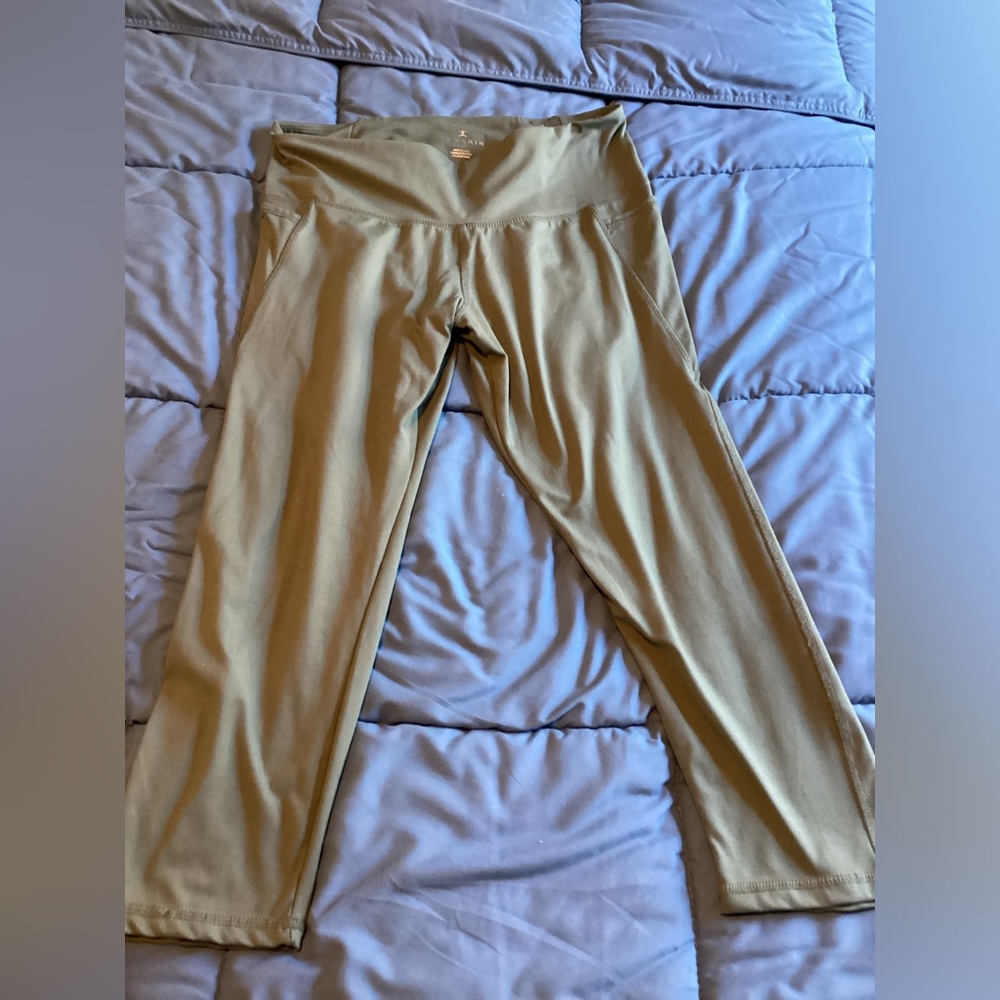 Danskin Women’s Sage Leggings with Pockets - GREAT CONDITION- Size Large